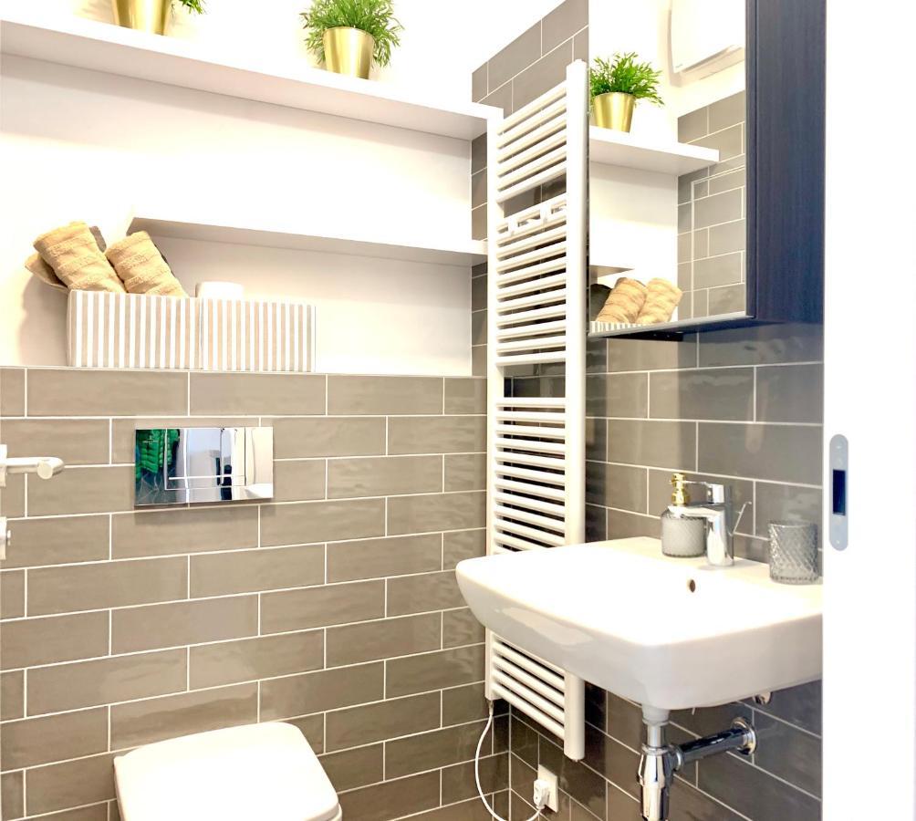 Luxury, Bright Studio With Parking And Balcony In Bratislava Center 외부 사진